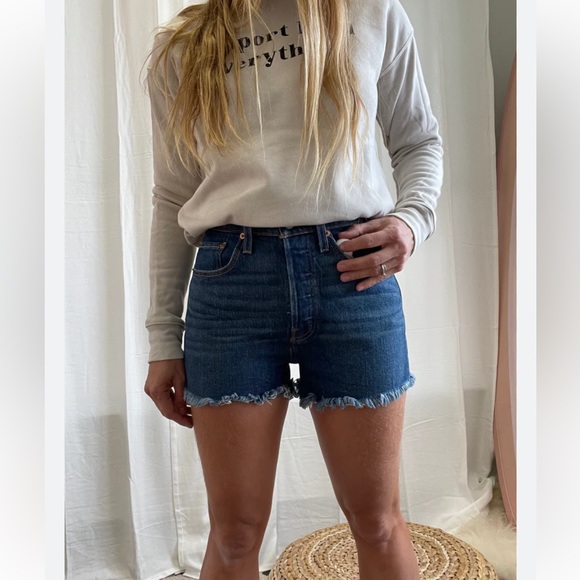 Women’s Levi’s 501 High Waisted Fringe Jean Shorts w/ Button Fly Western Sz 31 - Picture 5 of 12